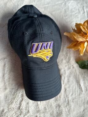 Vintage Under Armour UNI Panthers Fitted Baseball Cap Medium